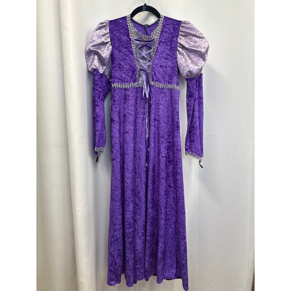 Rubies medieval purple dress size L
Ptp-16
Length-48